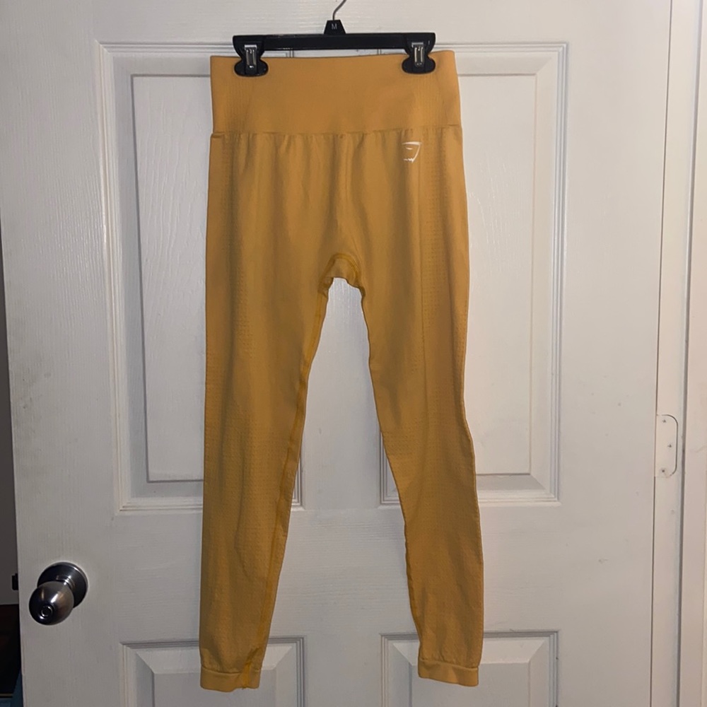 YELLOW MEDIUM GYMSHARK LEGGINGS